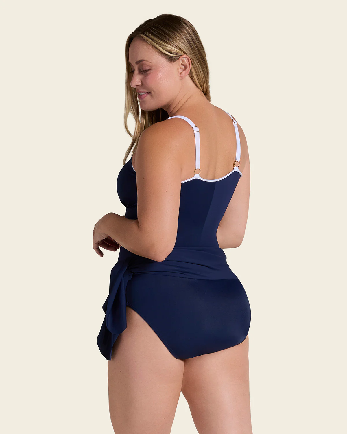 Bañador con falda multiusos y control suave en abdomen - Image 8