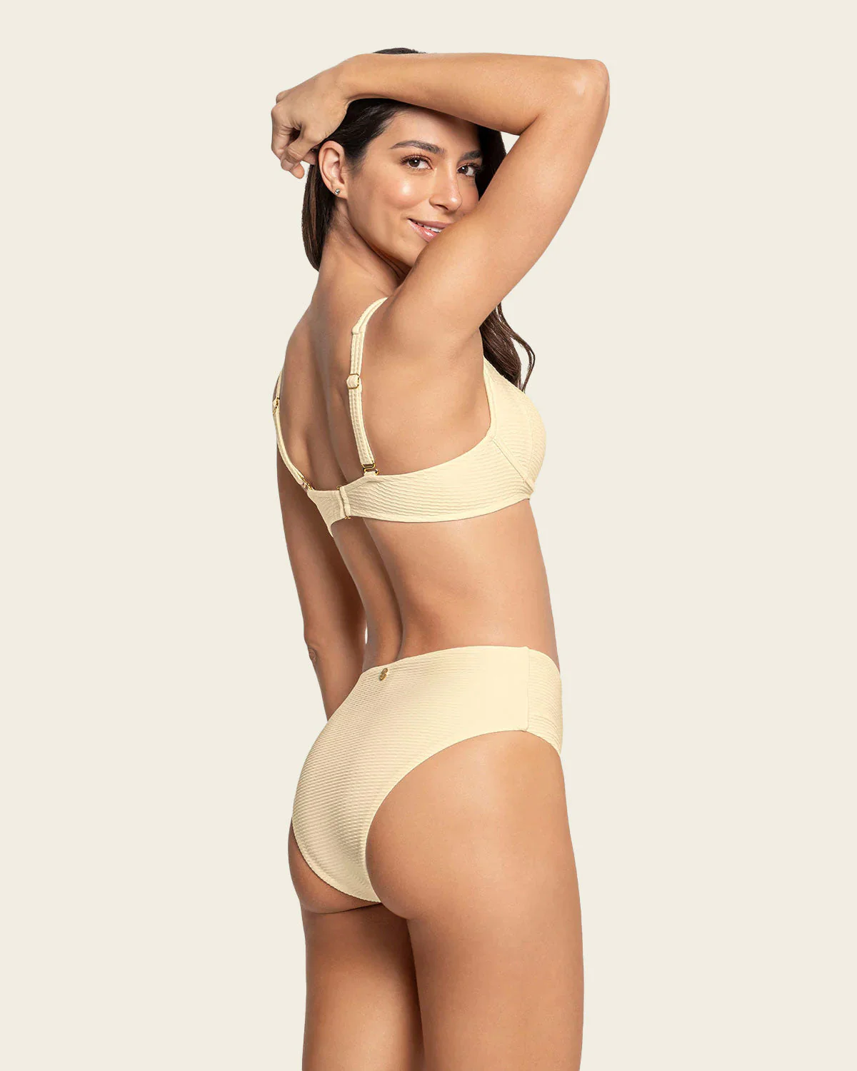 Bikini en textura acanalada con braga talle alto y top con aros - Image 6