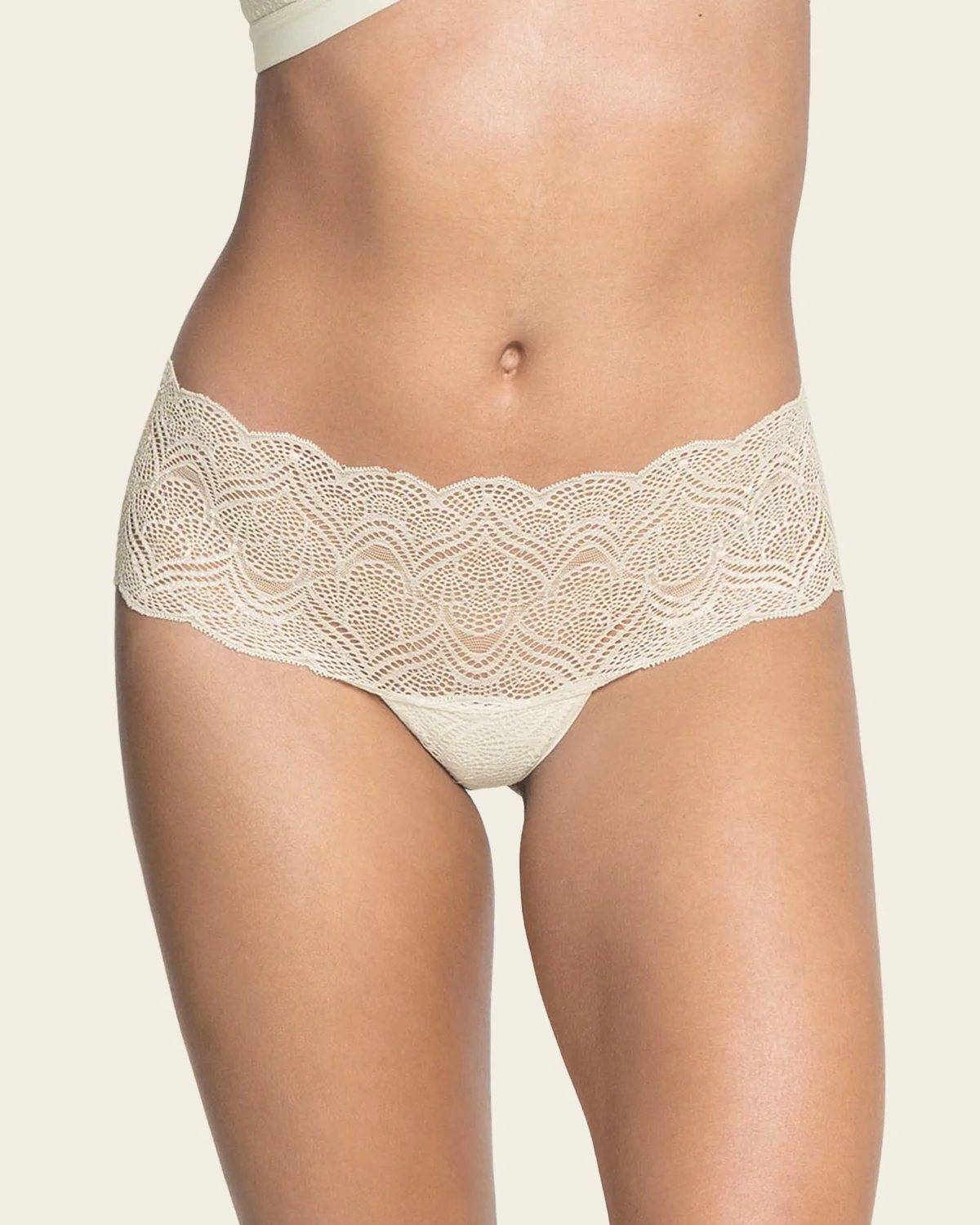 Braguita en encaje con transparencias y bordes redondeados - Image 6