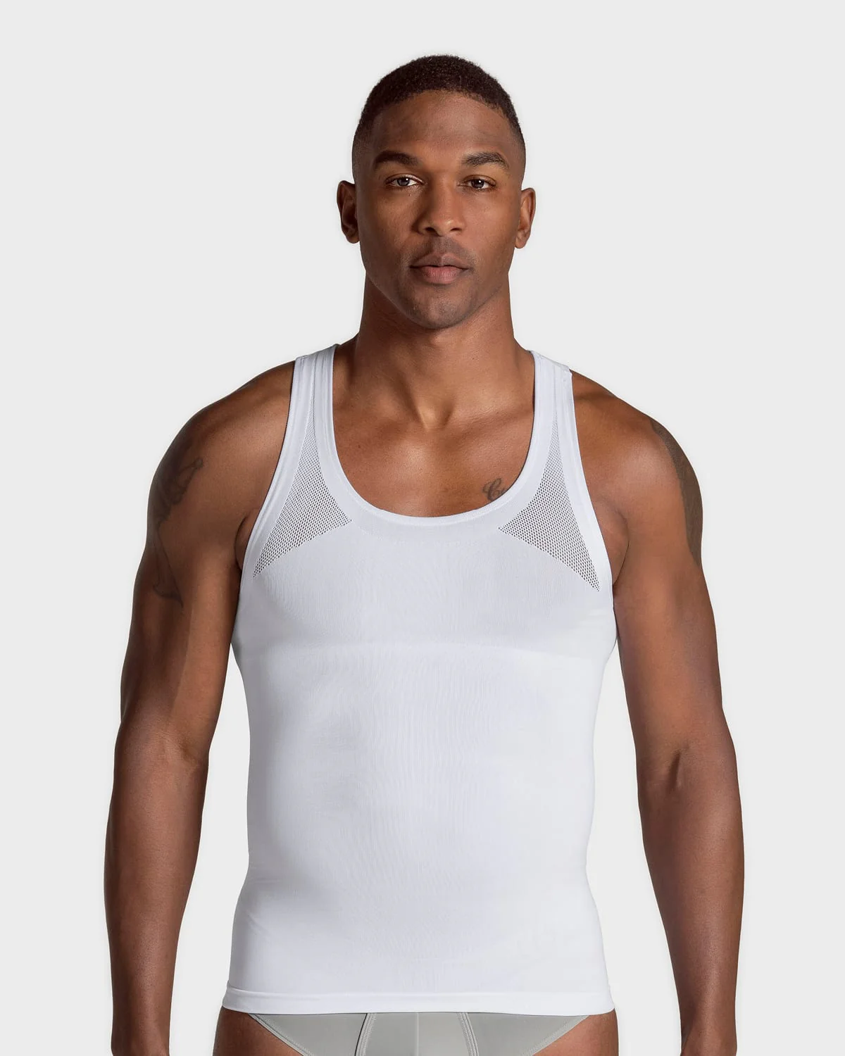 Camiseta ajustada para hombre de compresión suave en microfibra - Image 4