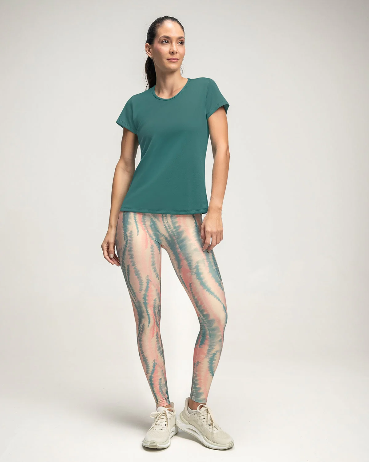 Camiseta deportiva de secado rápido y silueta semiajustada - Image 21