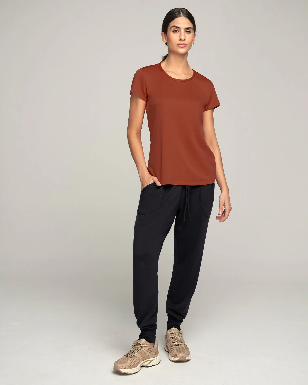Camiseta deportiva de secado rápido y silueta semiajustada - Image 29