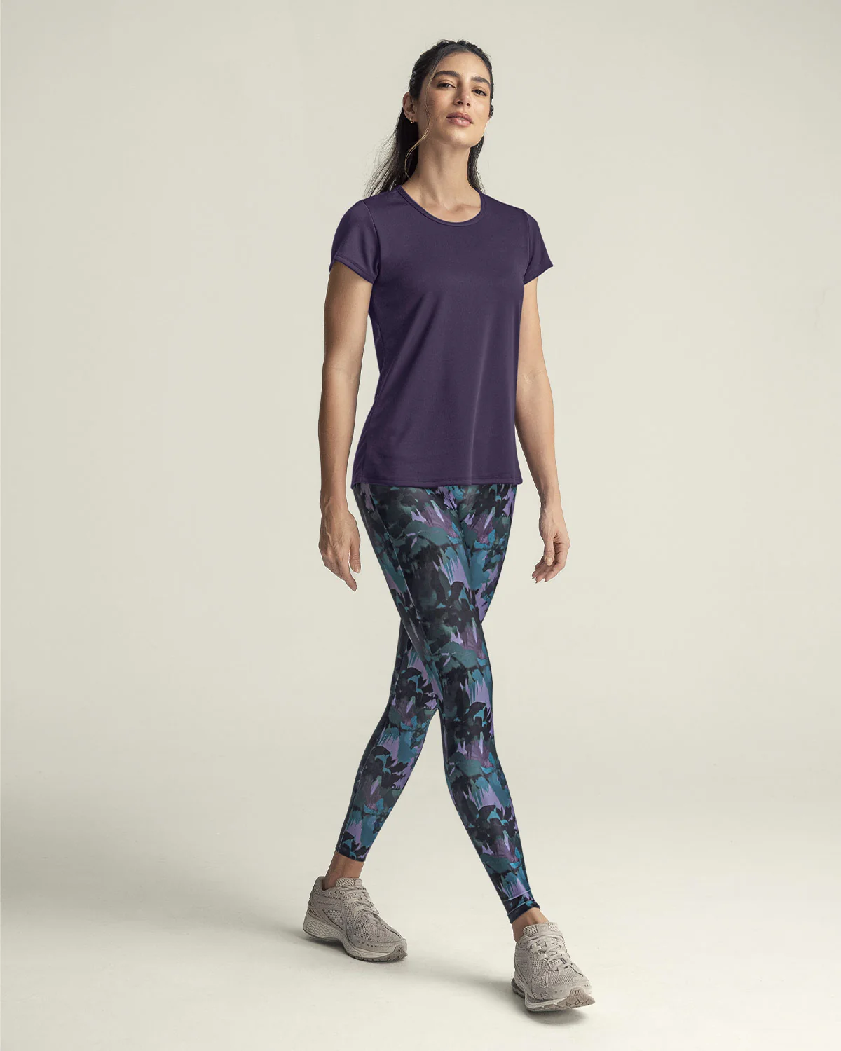 Camiseta deportiva de secado rápido y silueta semiajustada - Image 5