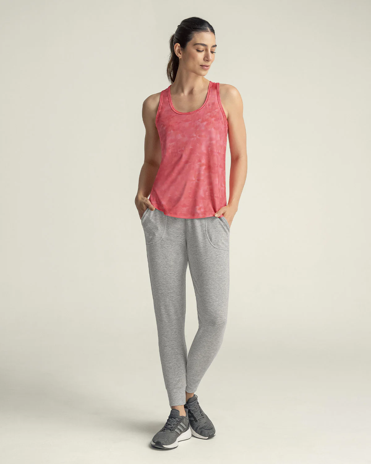 Camiseta deportiva de secado rápido y silueta semiajustada para mujer - Image 4