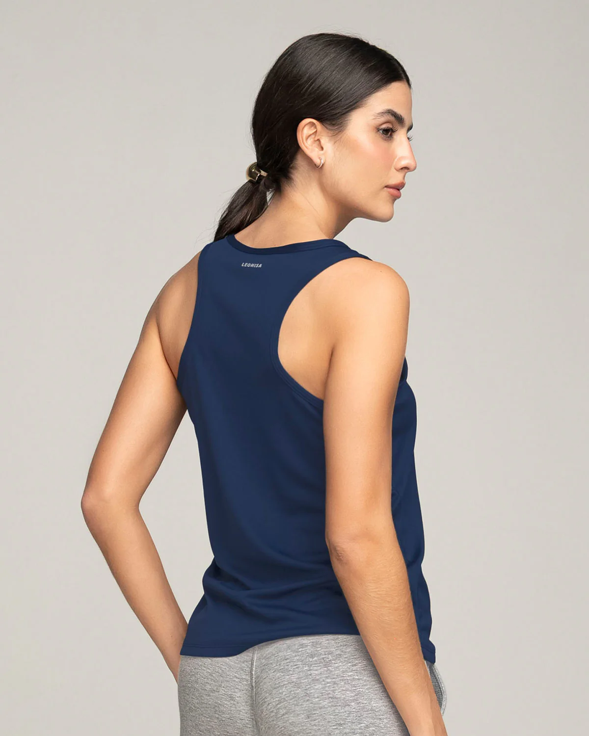 Camiseta deportiva de secado rápido y silueta semiajustada para mujer - Image 7