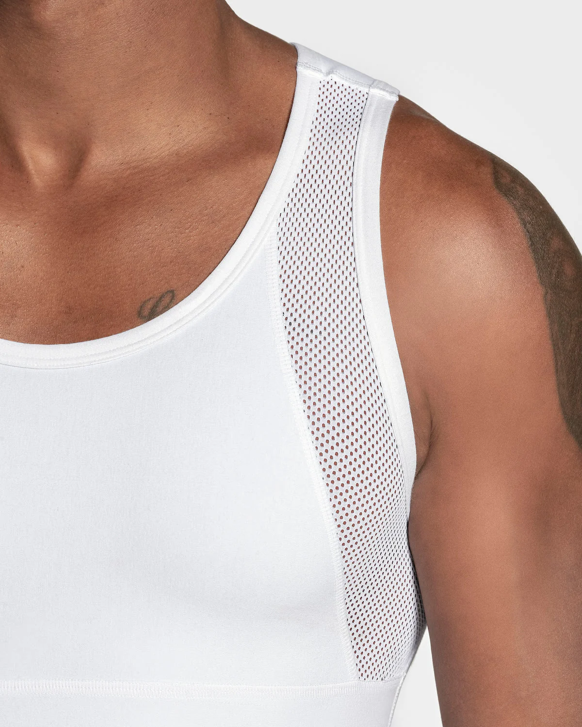 Camiseta sin mangas de compresión moderada ideal para uso diario con algodón pima - Image 15