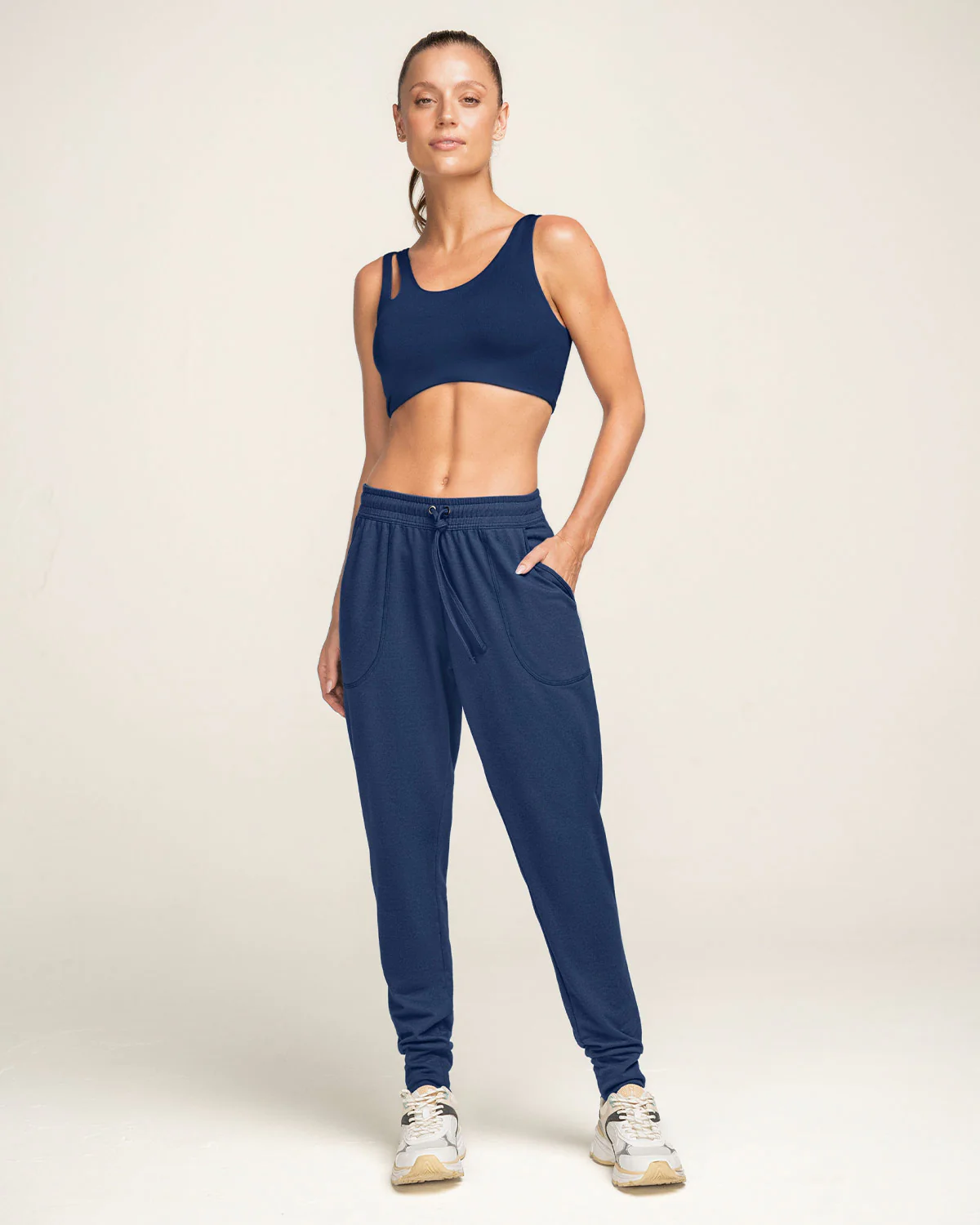 Jogger deportivo de silueta amplia con bolsillos - Image 10