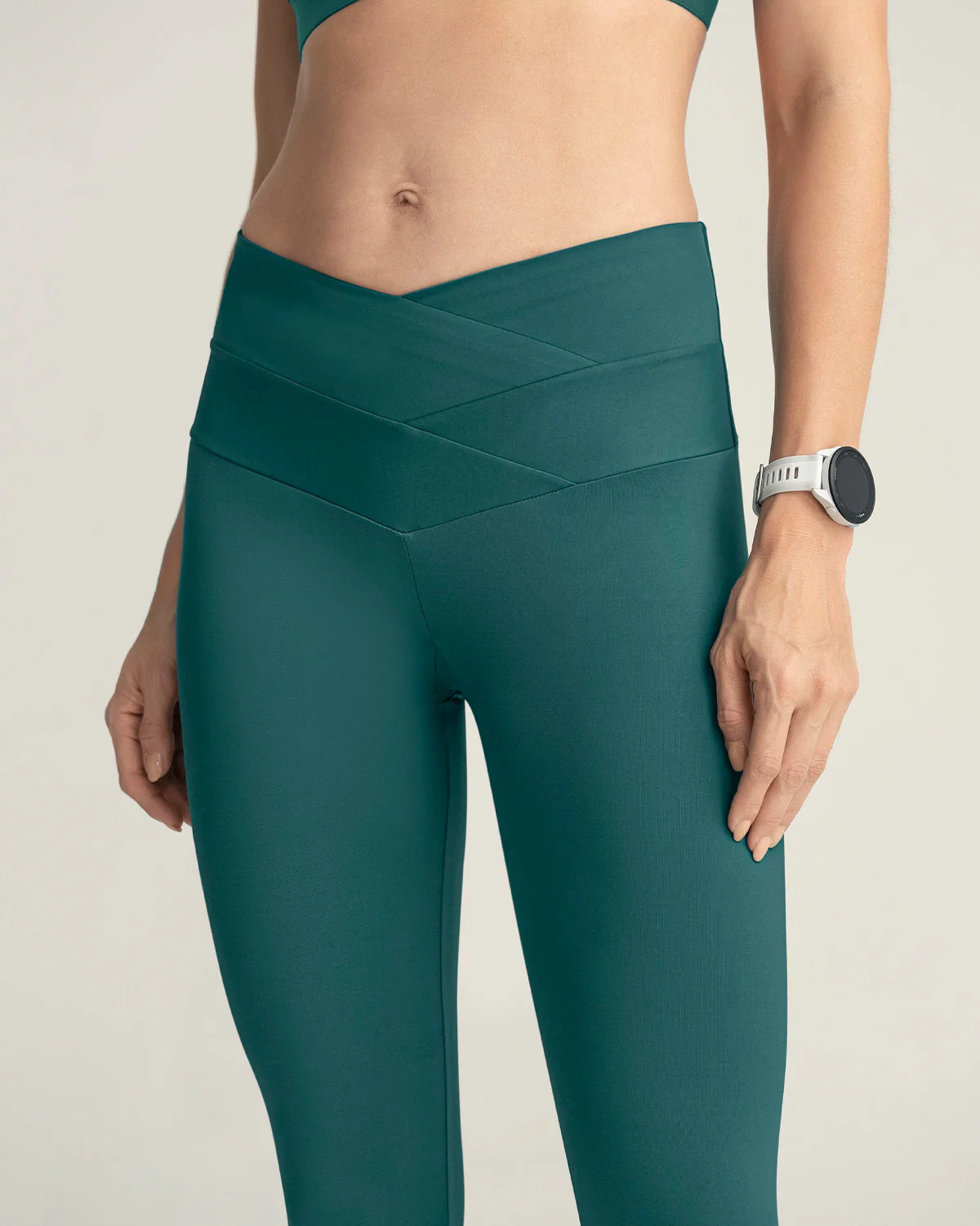 Legging deportivo de compresión con pretina cruzada en forma de V - Image 4