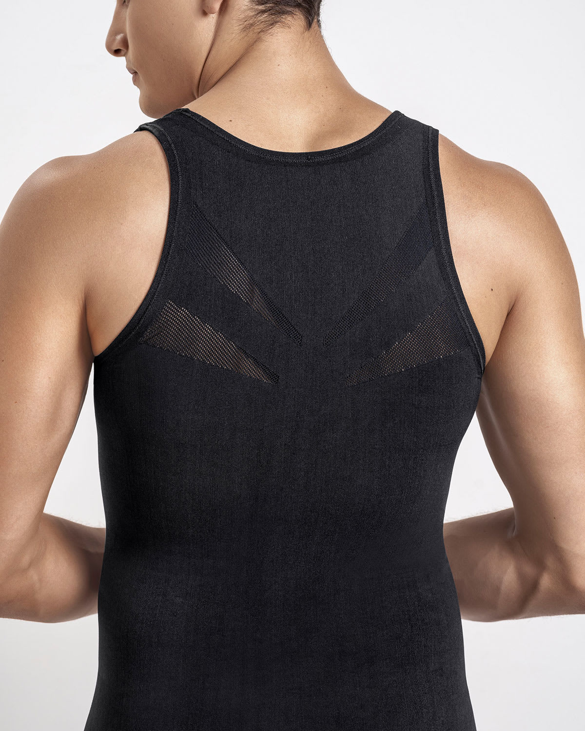 Paquete x 3 camisetas ajustadas para hombre con compresión suave en microfibra - Image 3