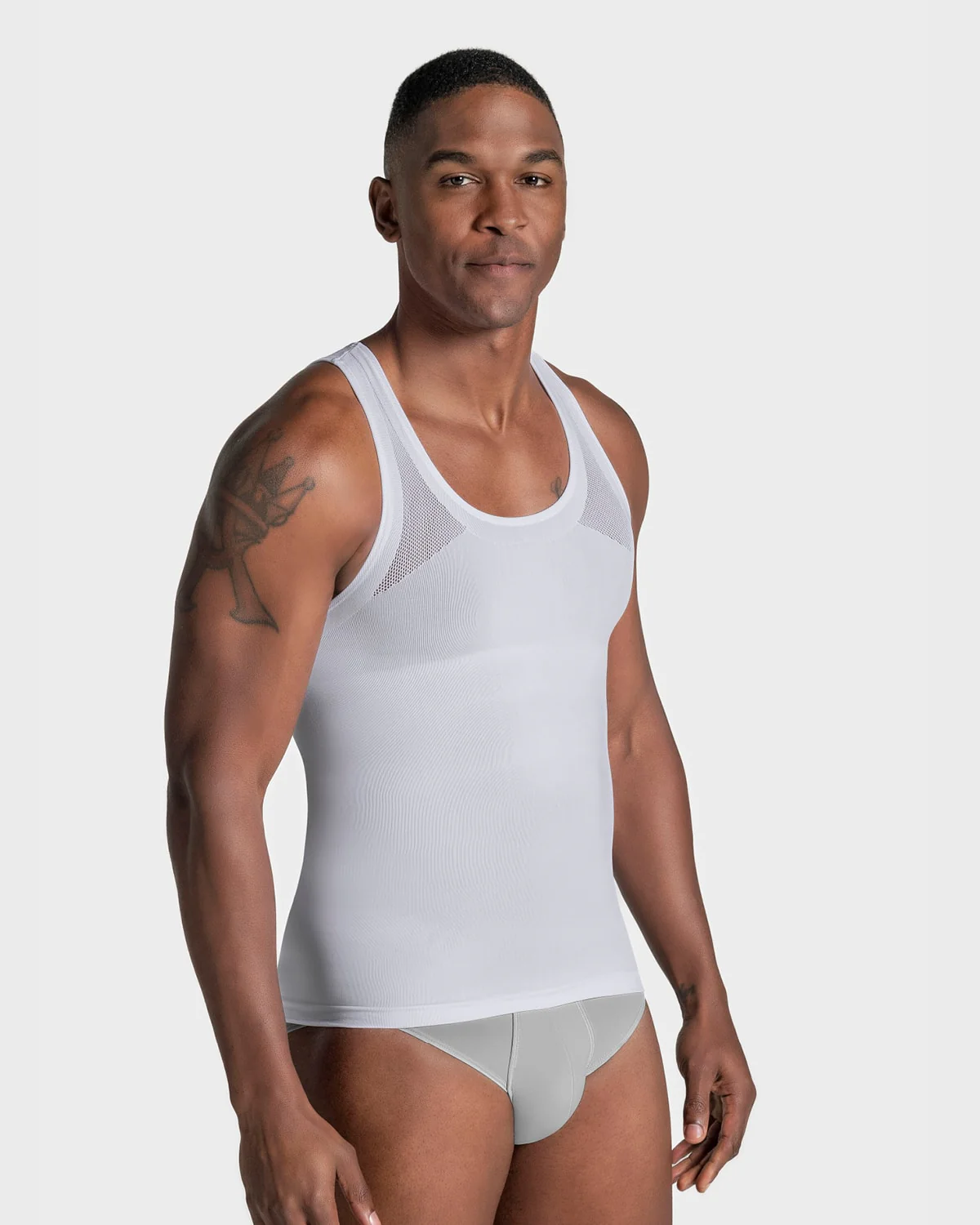 Paquete x 4 camisetas ajustadas para hombre con compresión suave en microfibra - Image 8