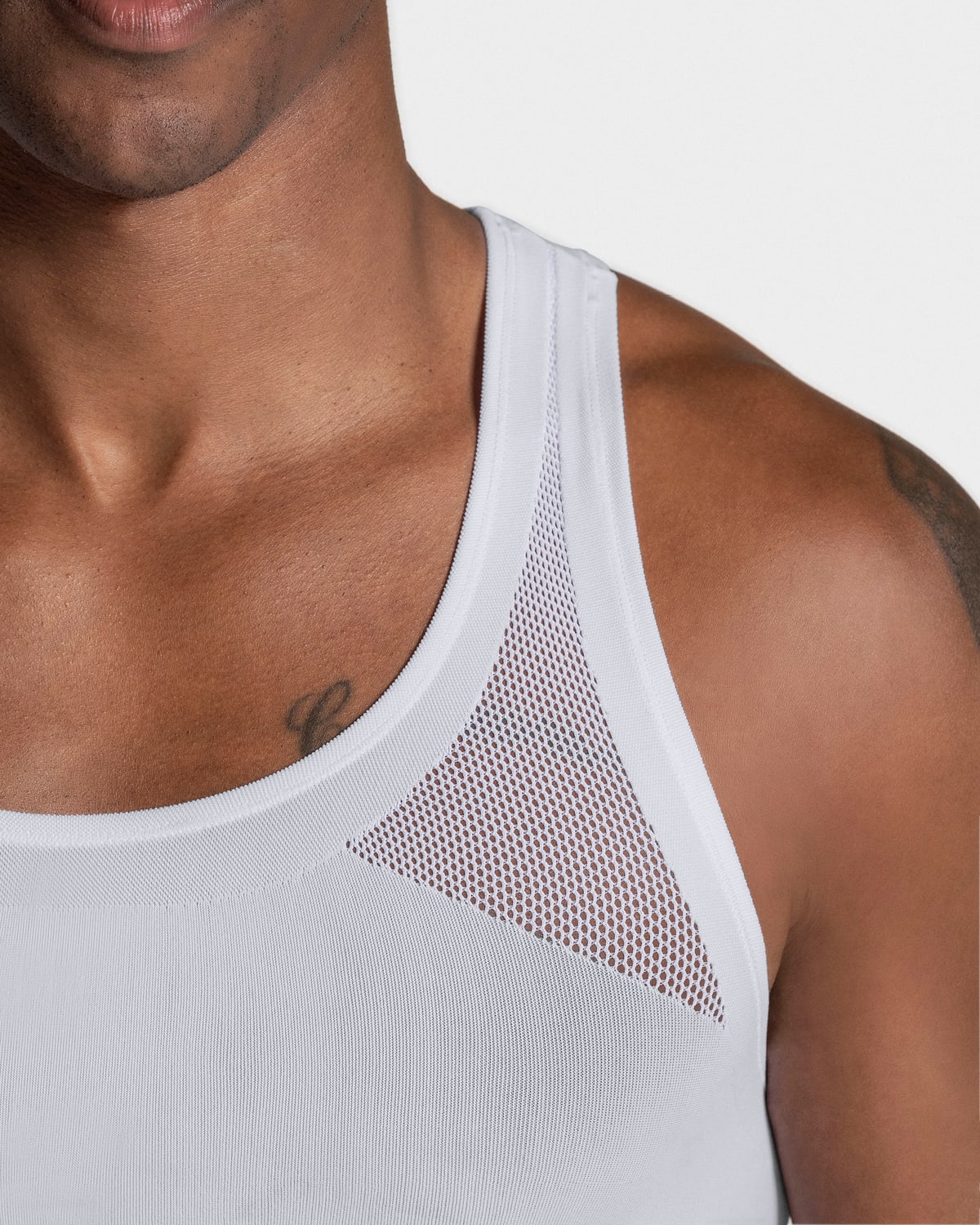 Paquete x 4 camisetas ajustadas para hombre con compresión suave en microfibra - Image 9