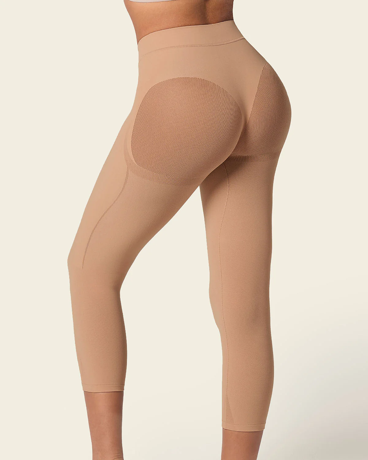 PowerStay Short + SmartShape Capri en Habano - Image 9