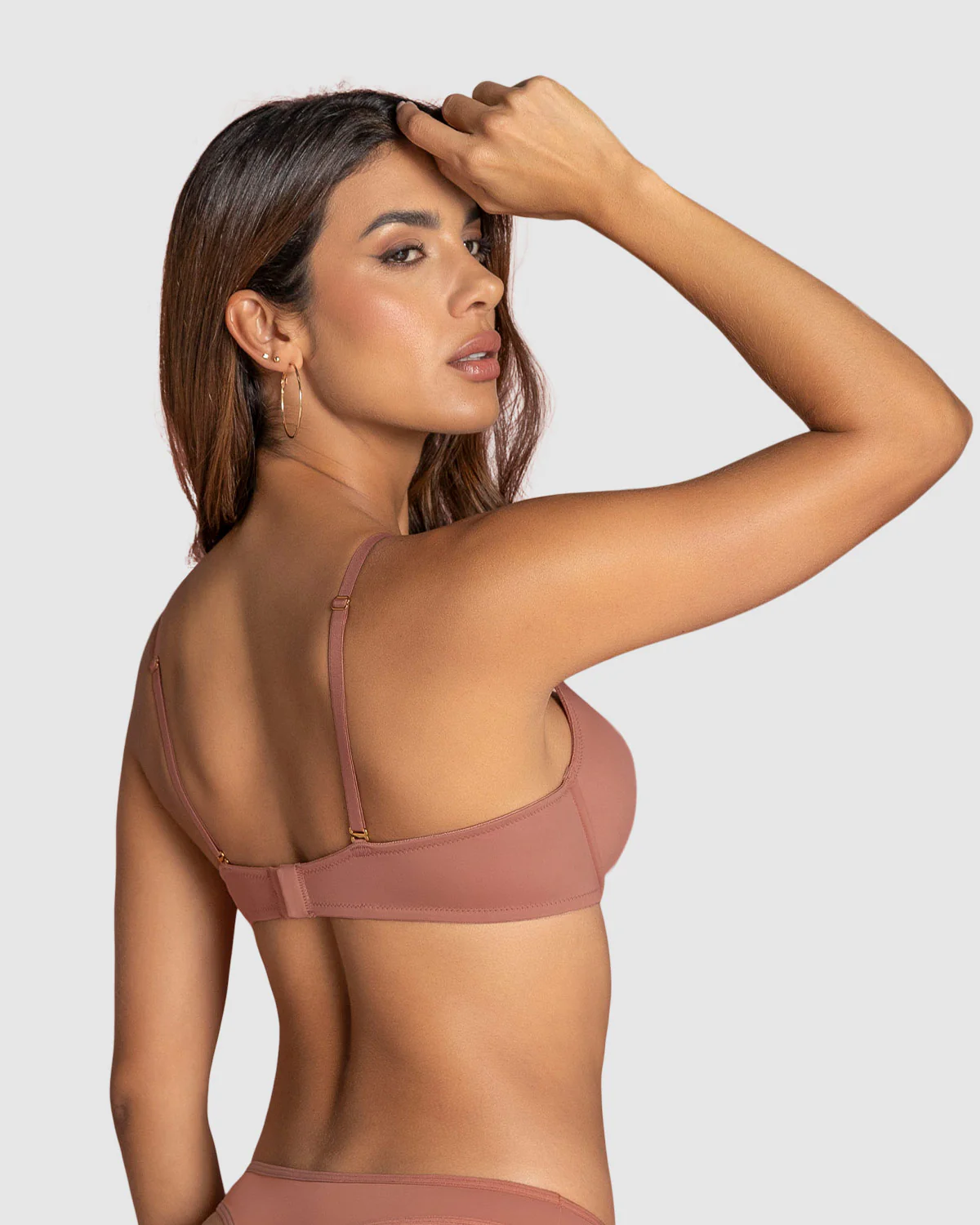 Sujetador copa lisa con tirantes multiusos - Image 10