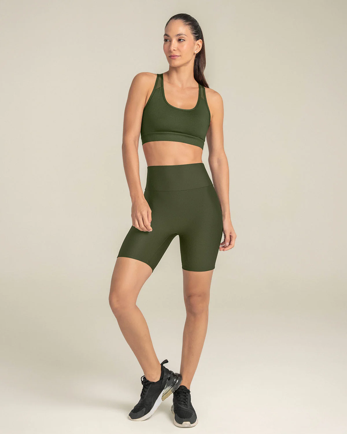 Top deportivo con espalda atlética en material de secado rápido - Image 11