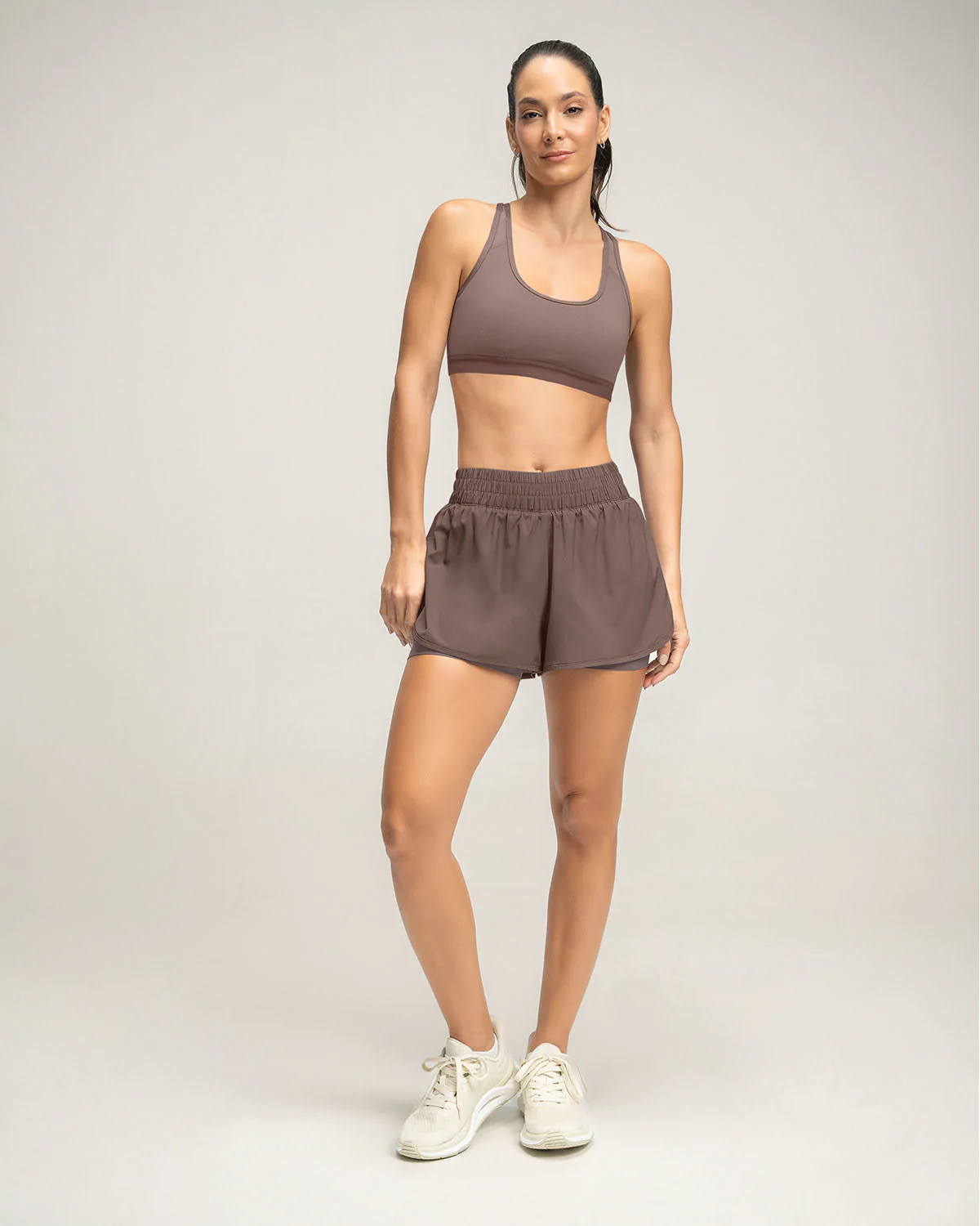 Top deportivo con espalda atlética en material de secado rápido - Image 16