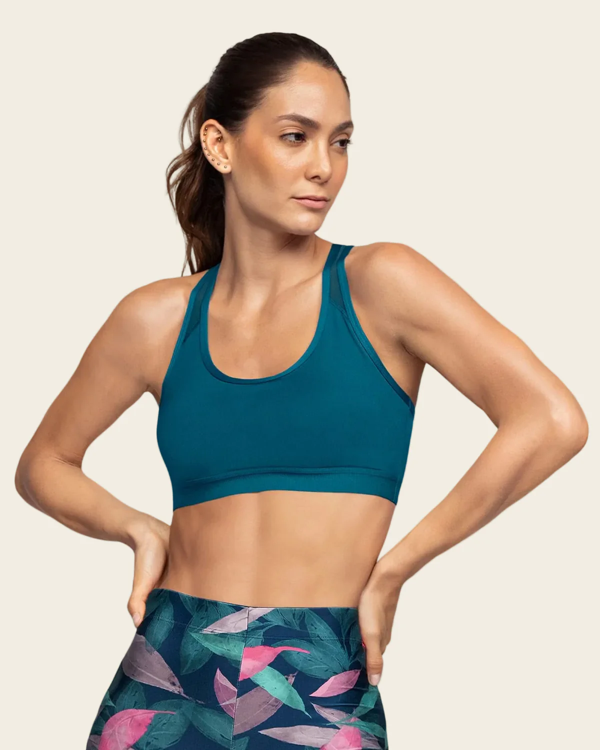 Top deportivo con espalda atlética en material de secado rápido - Image 18