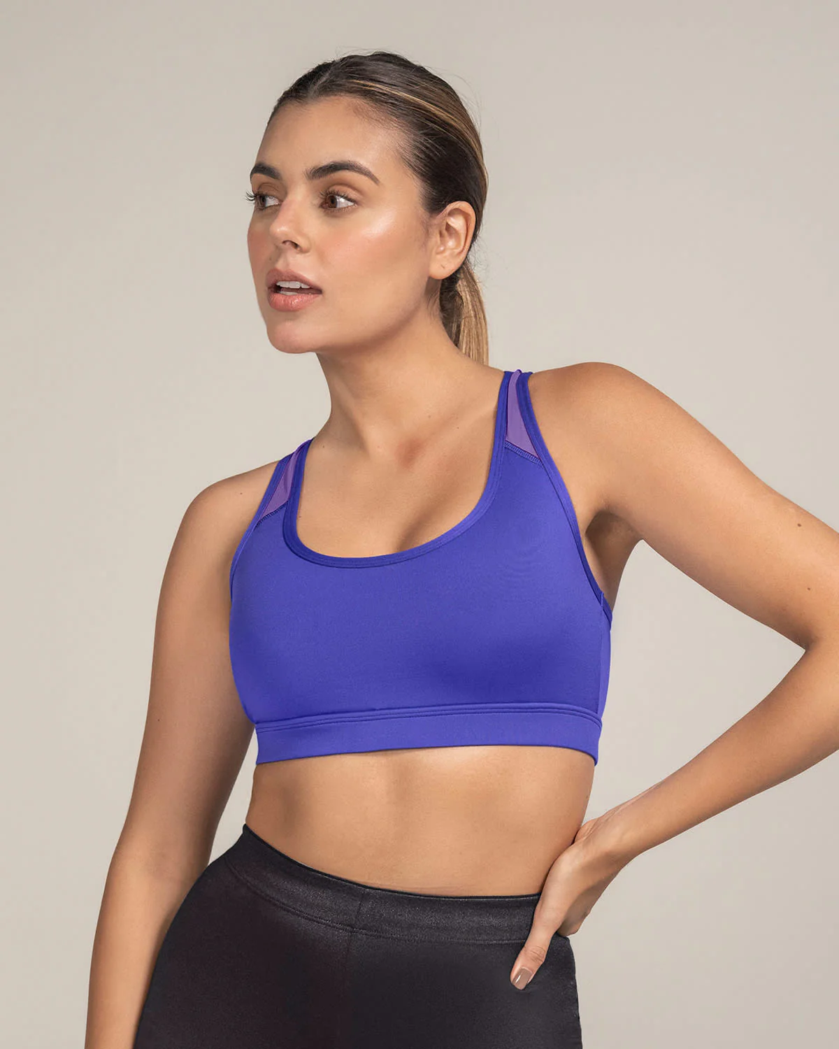 Top deportivo con espalda atlética en material de secado rápido - Image 33