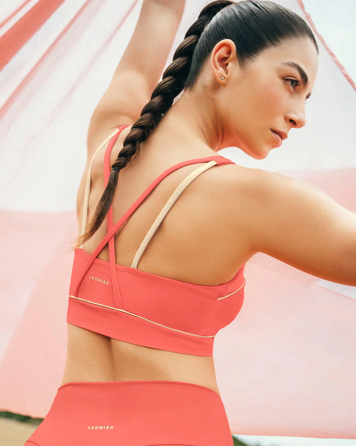 Top deportivo con tirantes dobles en espalda - Image 17